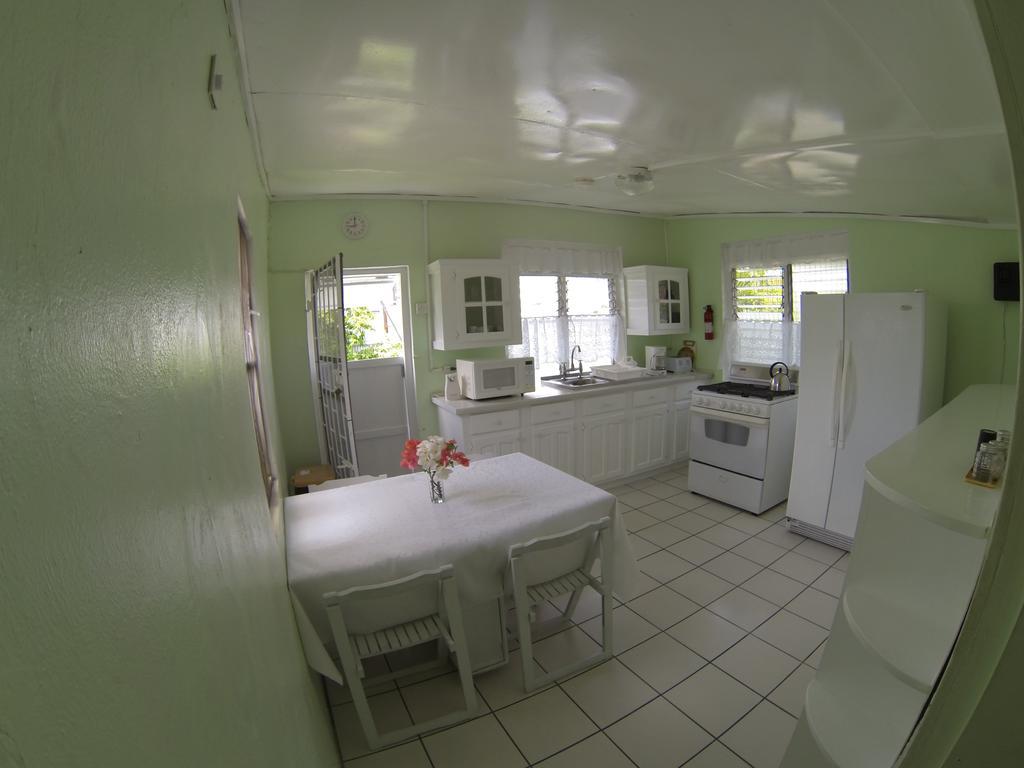 Beach Guest House Cleverdale Bridgetown Exteriér fotografie